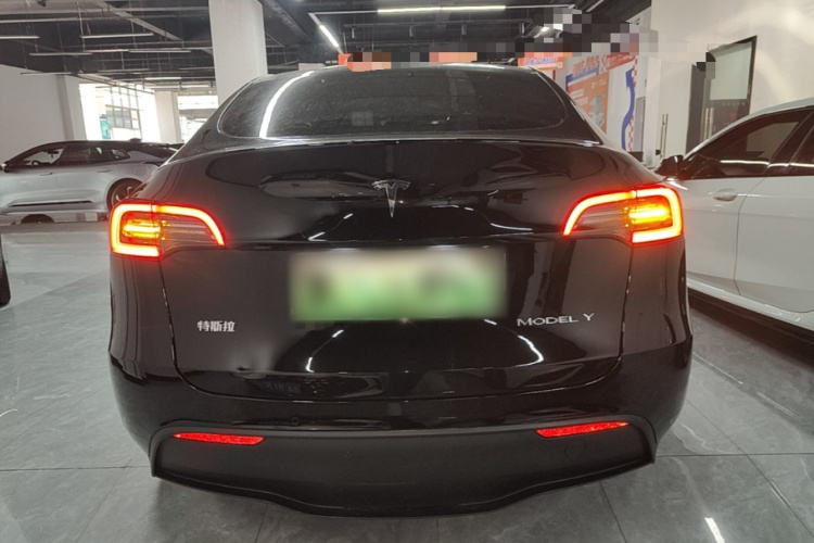 Tesla Model Y 2022 #4 Tesla Model Y 2022 car image #4