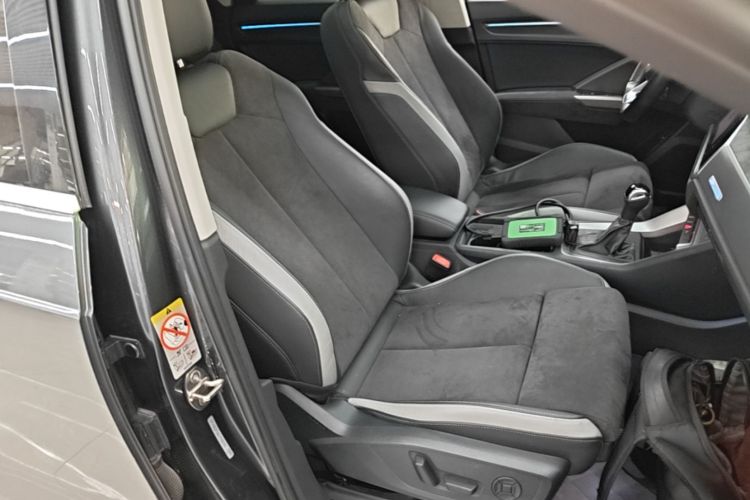Audi Q3 2020 car image #24