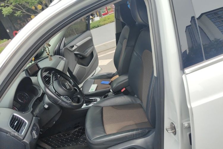 Audi Q3 2016 car image #17
