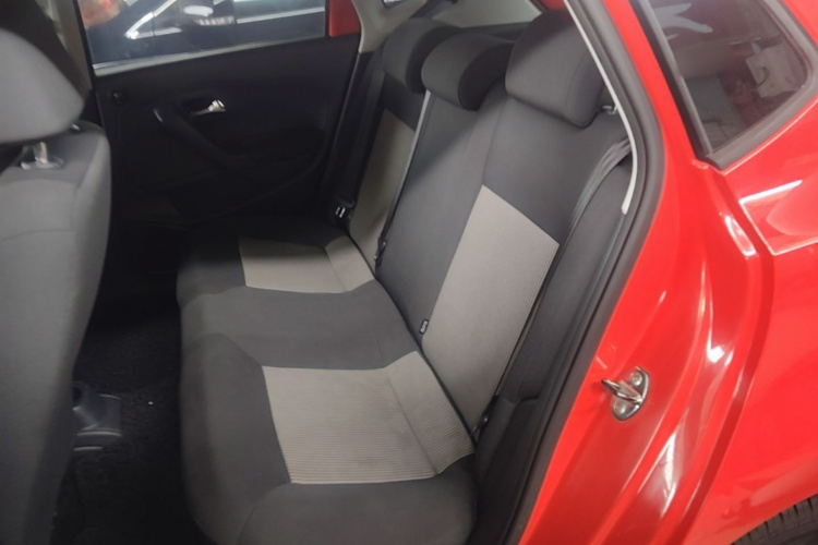 Volkswagen Polo 2016 car image #17