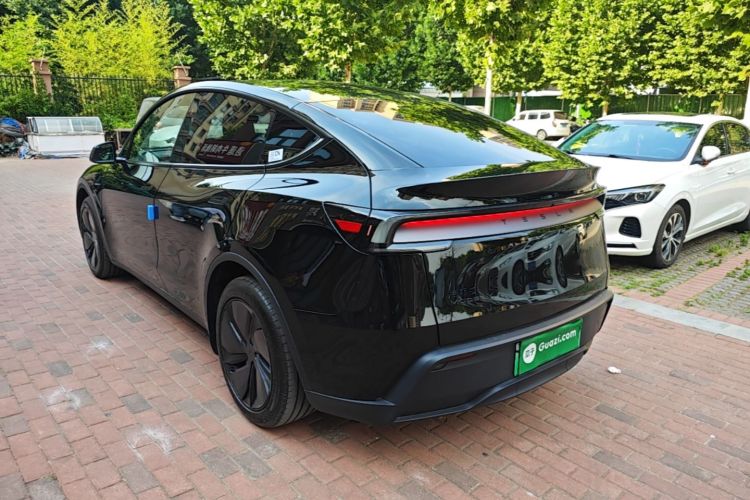 Tesla Model Y 2026 #5 Tesla Model Y 2026 car image #5