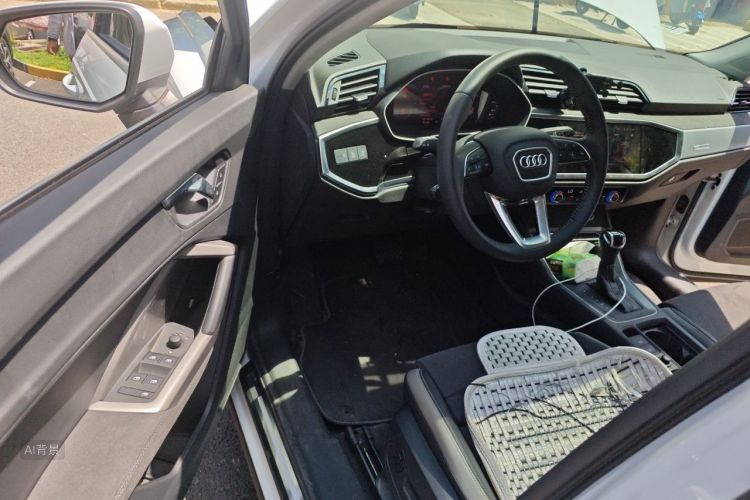Audi Q3 2022 car image #18