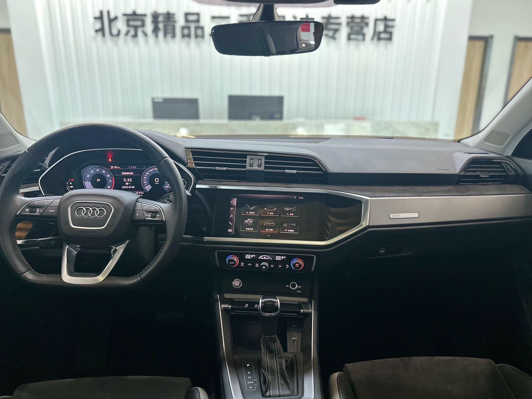 Audi Q3 2021 car image #9