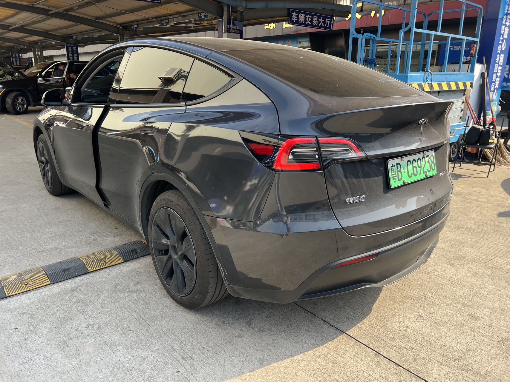 Tesla Model Y 2024 #7 Tesla Model Y 2024 car image #7