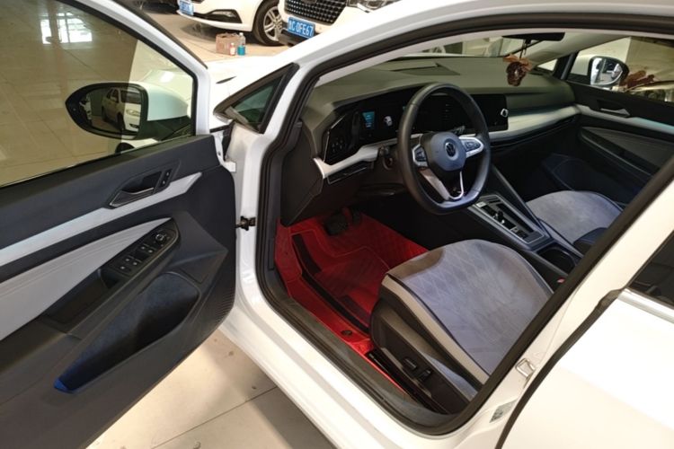 Volkswagen Golf 2022 car image #16