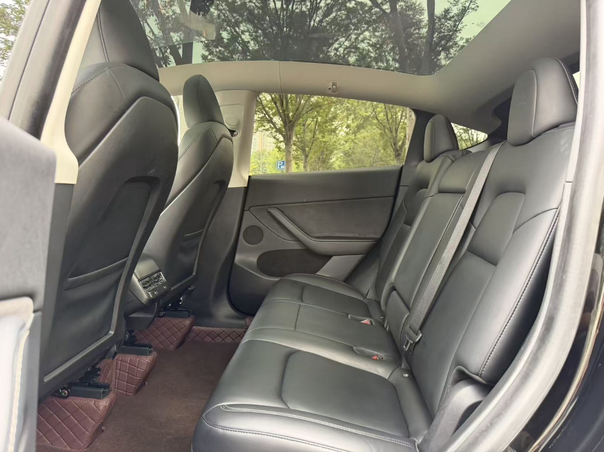 Tesla Model Y 2022 car image #11