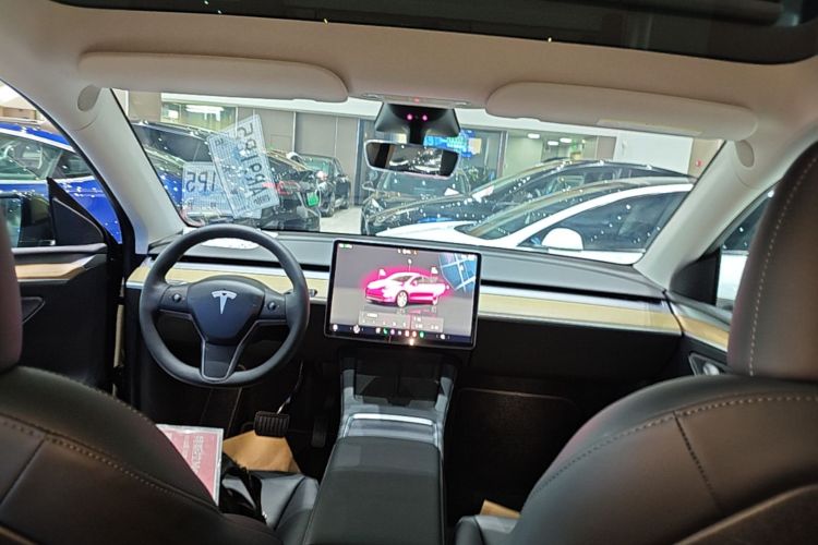 Tesla Model Y 2023 #18 Tesla Model Y 2023 car image #18