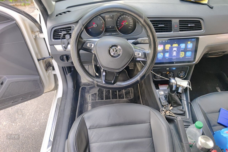 Volkswagen Lavida 2017 car image #12