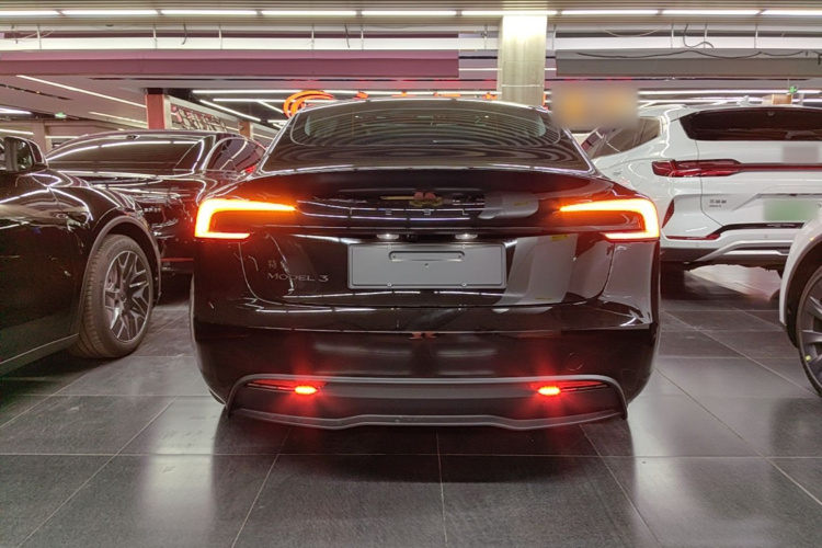 Tesla Model 3 2026 immagine di auto #4