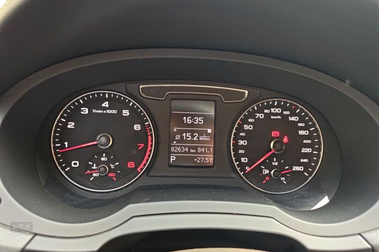 Audi Q3 2019 car image #13