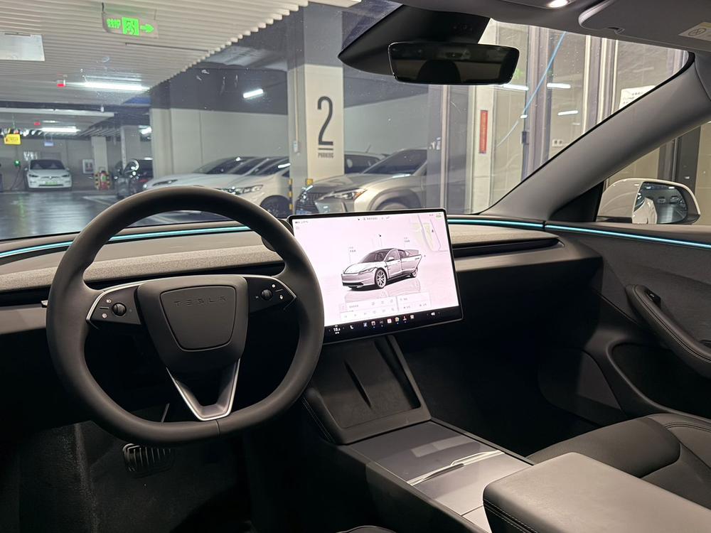 Tesla Model 3 2025 صورة سيارة #17