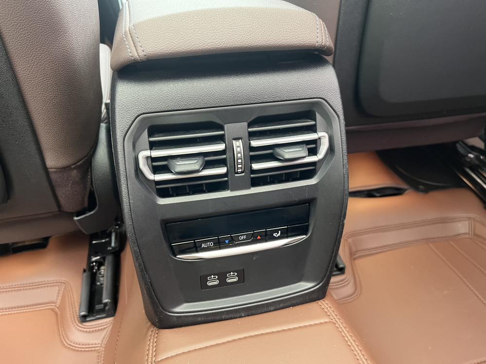 BMW 3 Series 2019 car image #11