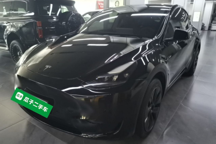 Tesla Model Y 2023 #2 Tesla Model Y 2023 car image #2