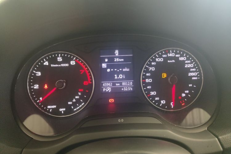 Audi A3 2018 car image #16