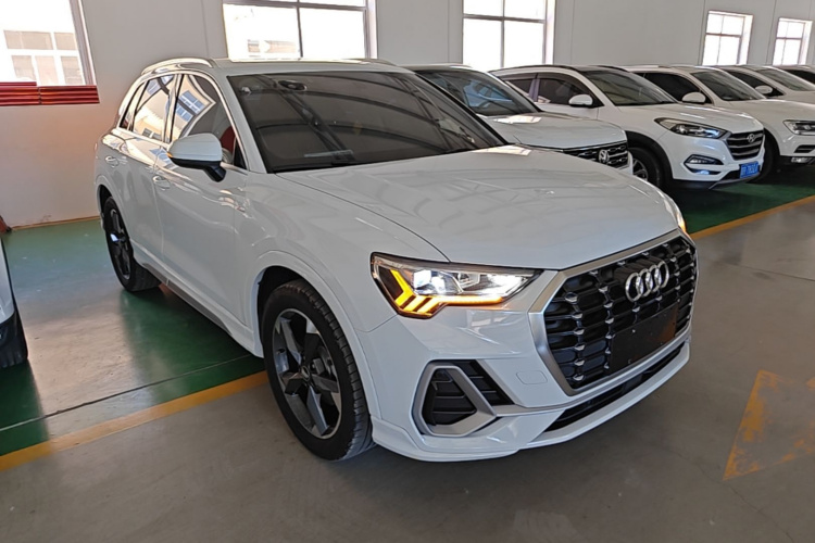 Audi Q3 2020 car image #4