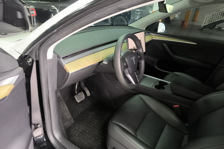 Tesla Model Y 2023 #16 Tesla Model Y 2023 car image #16