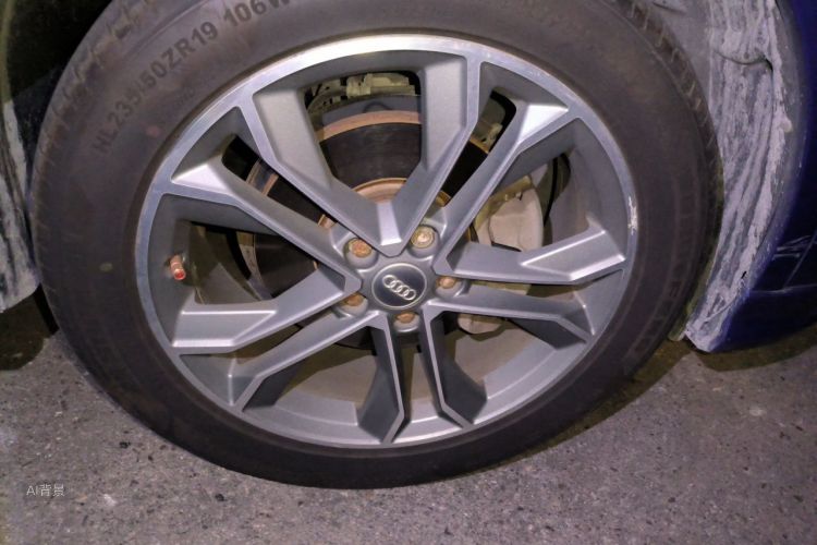 Audi Q3 2020 car image #9