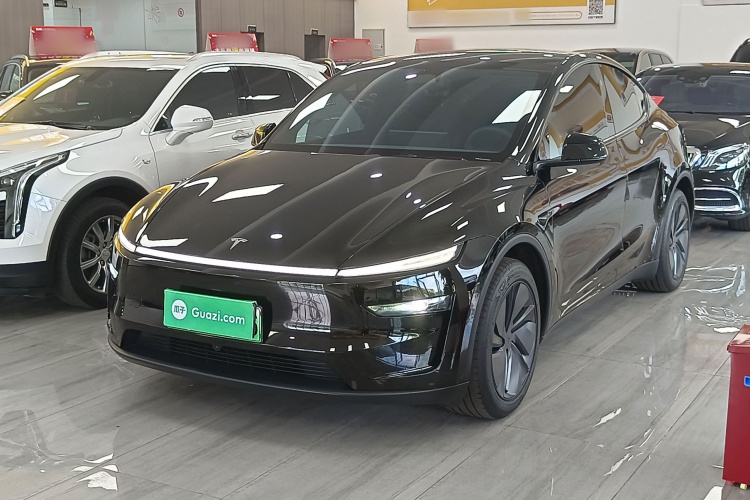 Tesla Model Y 2026 #2 Tesla Model Y 2026 car image #2