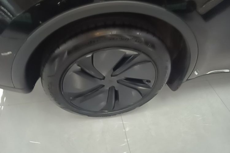 Tesla Model Y 2025 #10 Tesla Model Y 2025 car image #10