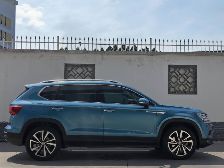 2019 immagine di auto #3