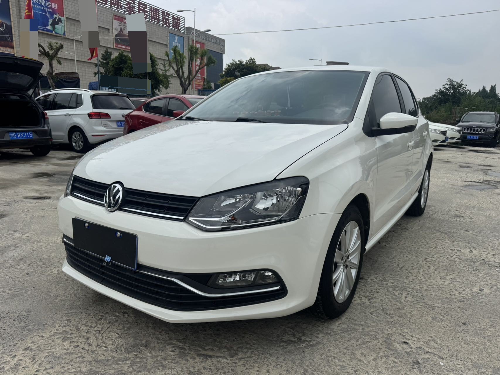 Volkswagen Polo 2015 car image 
