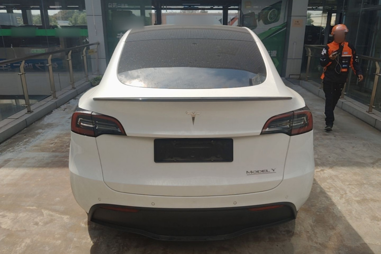 Tesla Model Y 2022 #6 Tesla Model Y 2022 car image #6