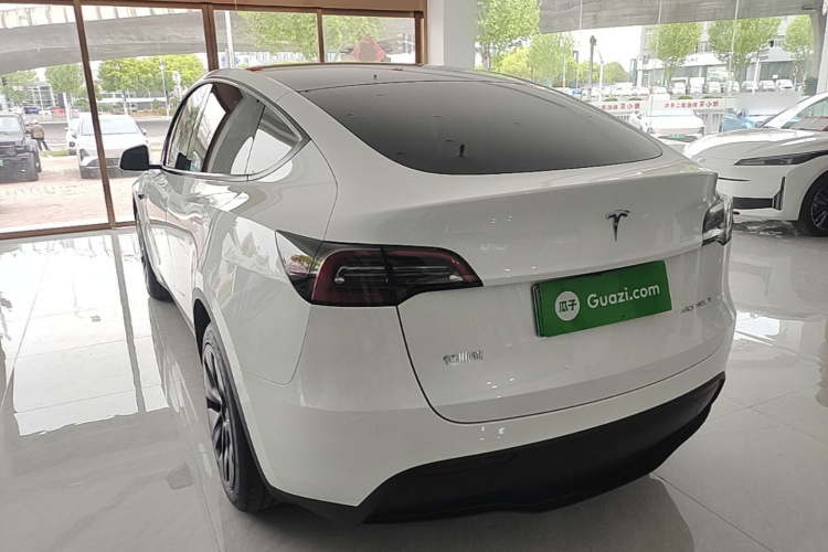 Tesla Model Y 2024 #5 Tesla Model Y 2024 car image #5