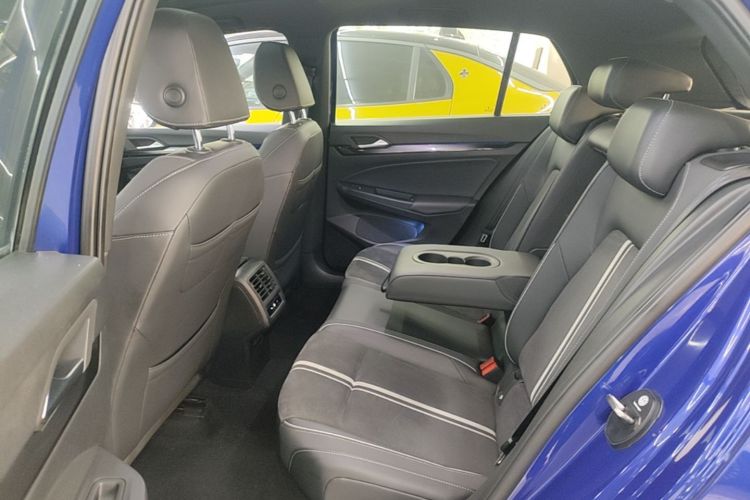 Volkswagen Golf 2021 car image #13