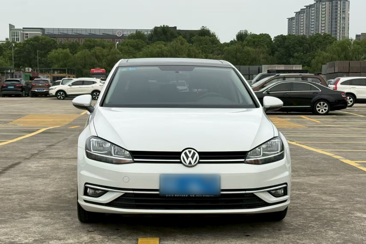 Volkswagen Golf 2019 car image #3