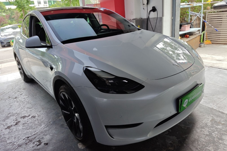 Tesla Model Y 2023 #4 Tesla Model Y 2023 car image #4