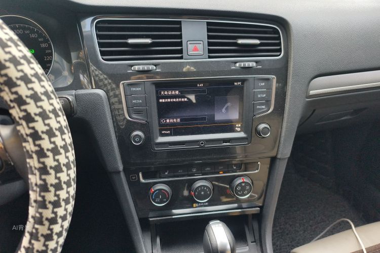 Volkswagen Golf 2017 car image #15