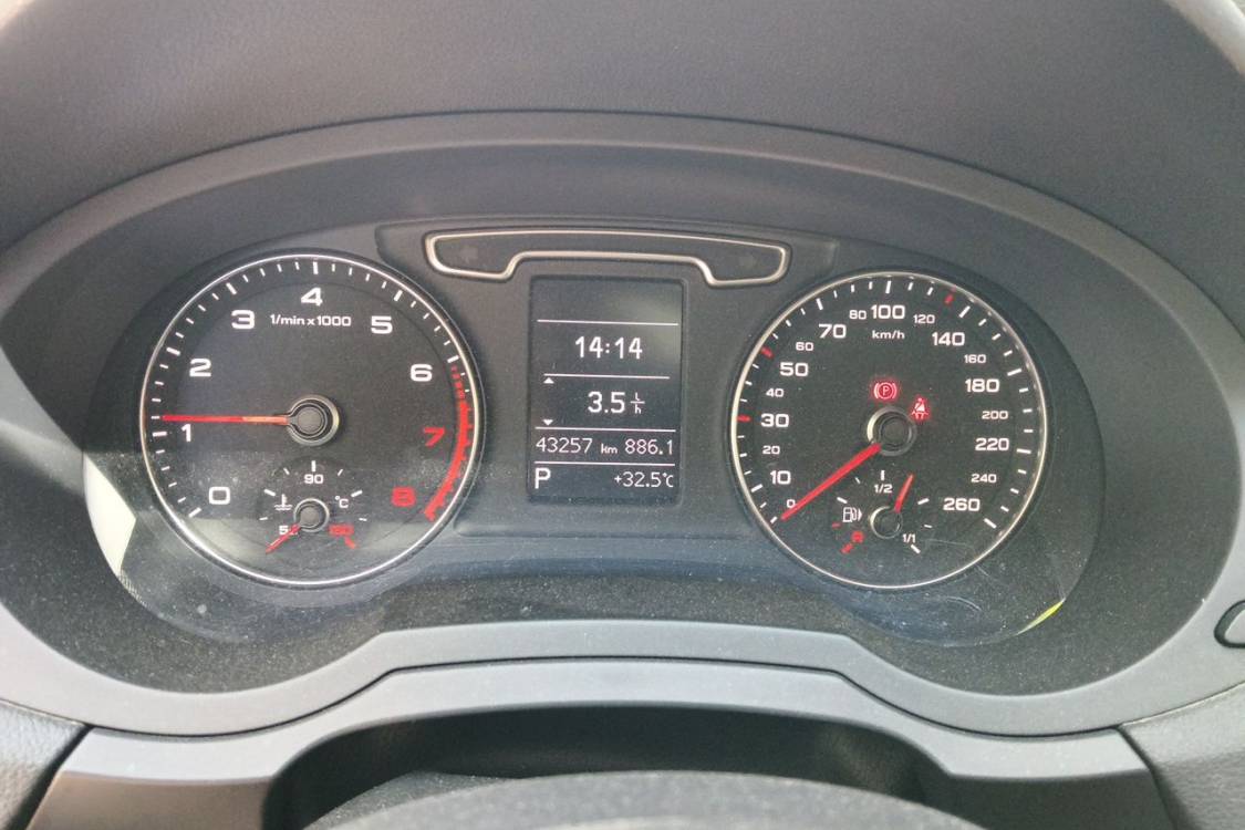 Audi Q3 2013 car image #24