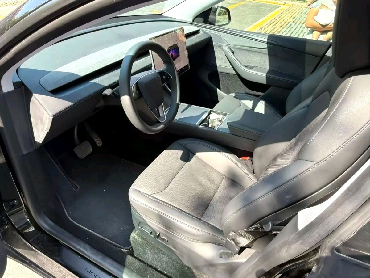 Tesla Model Y 2026 #4 Tesla Model Y 2026 car image #4
