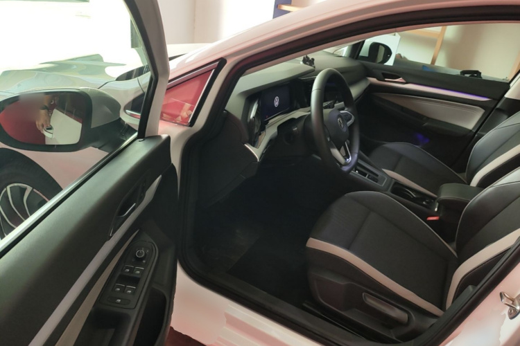 Volkswagen Golf 2024 car image #16