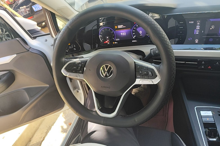 Volkswagen Golf 2022 car image #11