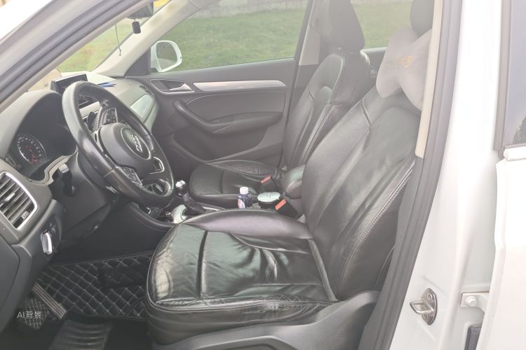 Audi Q3 2016 car image #17