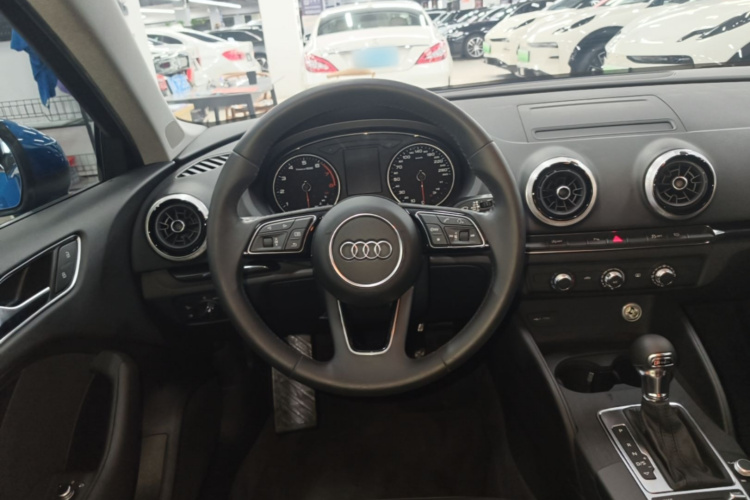 Audi A3 2019 car image #11