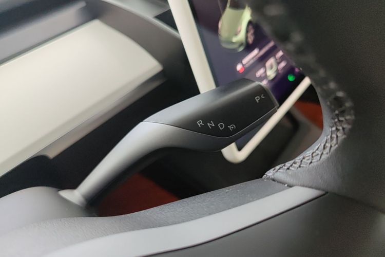 Tesla Model Y 2021 car image #14