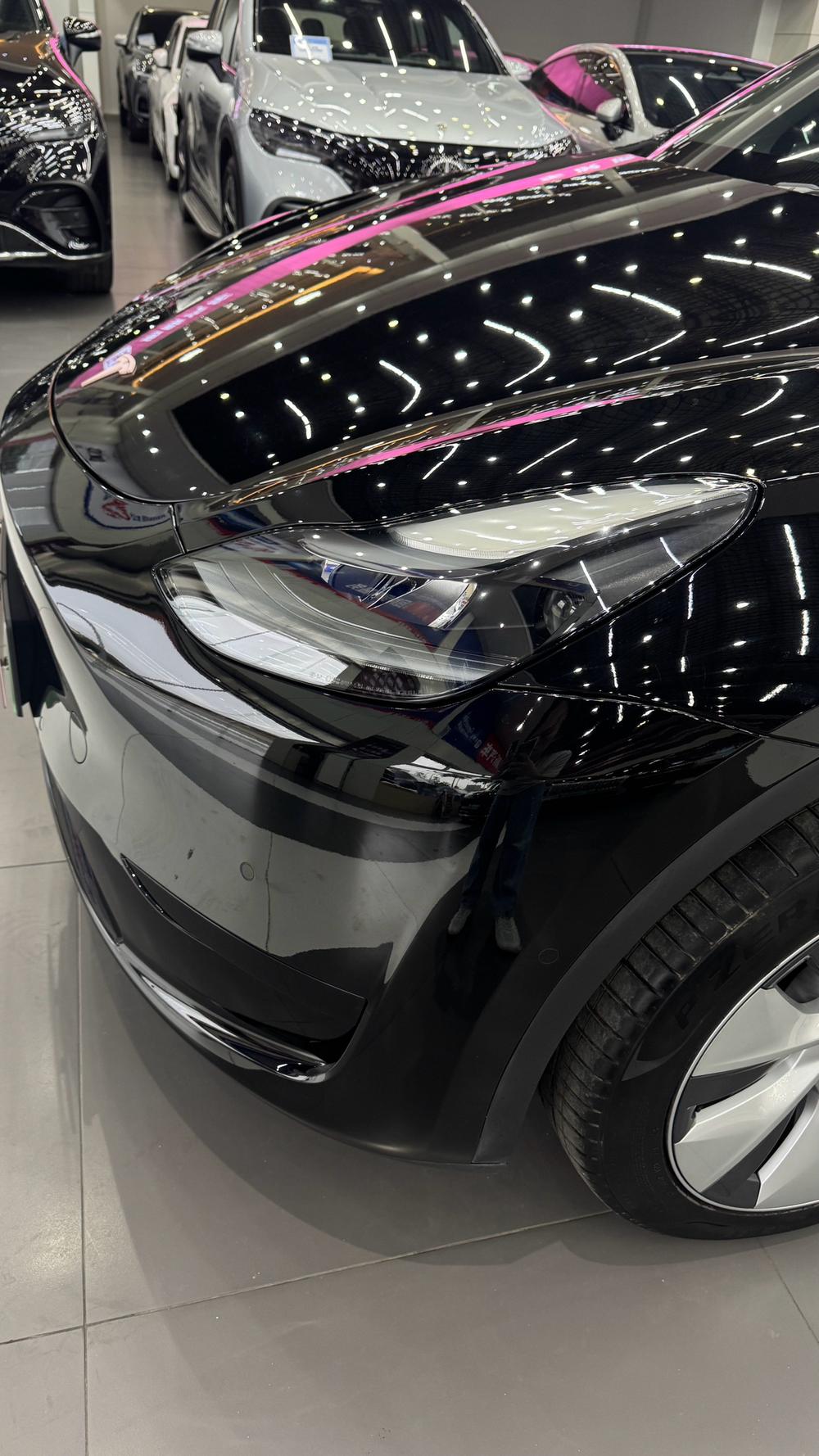 Tesla Model Y 2023 car image #9