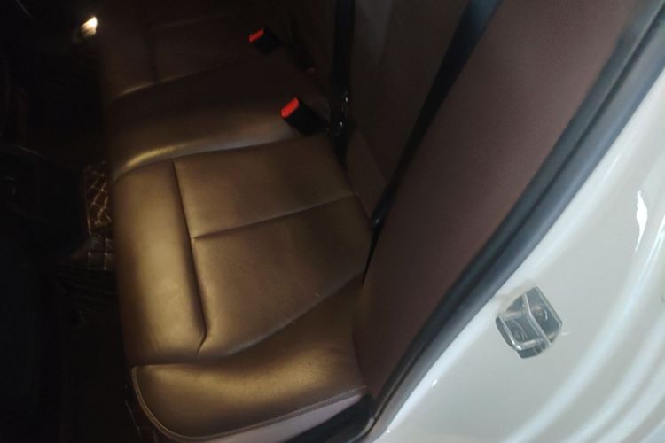 BMW 3 Series 2019 car image #17