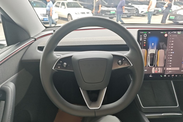Tesla Model Y 2025 #11 Tesla Model Y 2025 car image #11