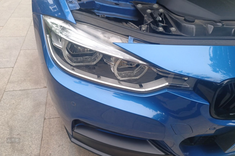 BMW 3 Series 2018 car image #8