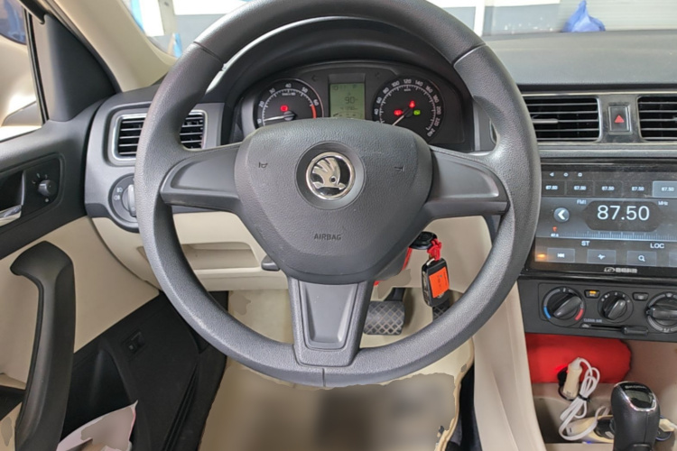 Skoda Rapid 2016 #11 Skoda Rapid 2016 car image #11