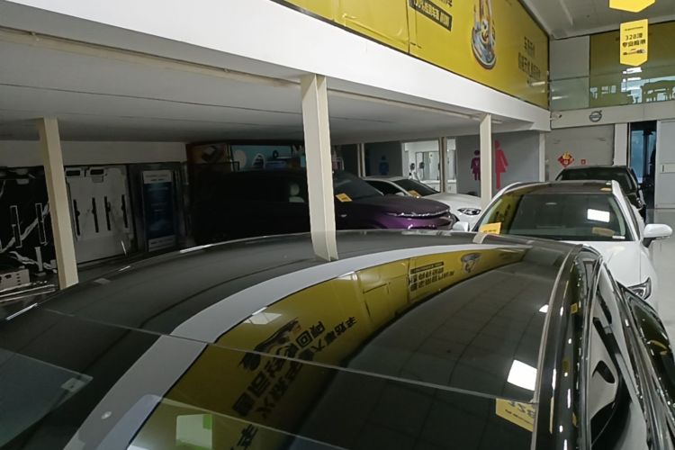 Tesla Model Y 2023 car image #25