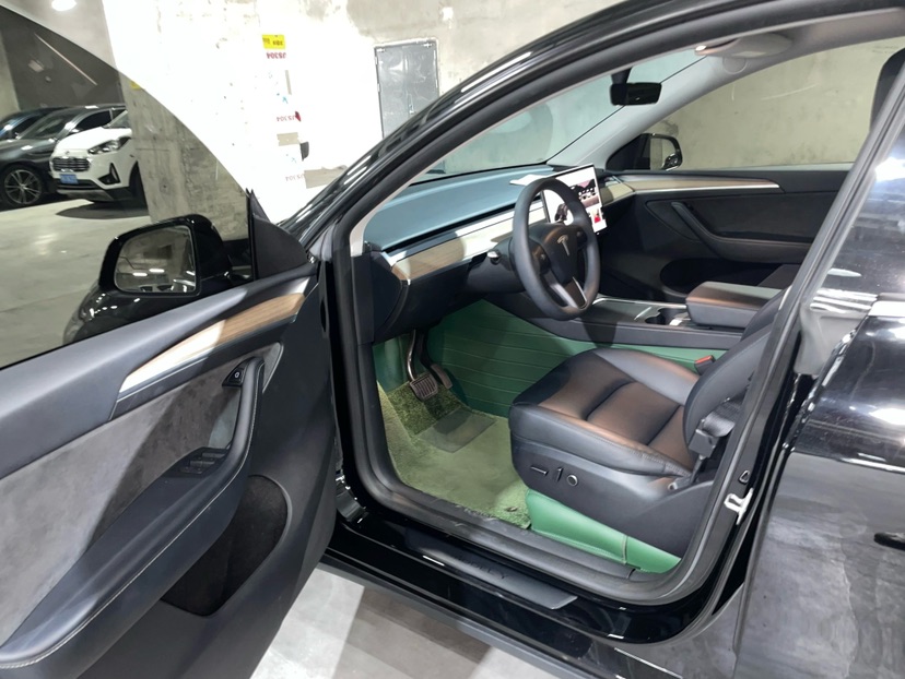 Tesla Model Y 2023 car image #7
