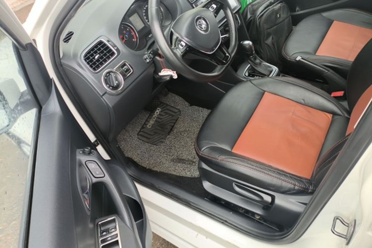 Volkswagen Polo 2017 car image #12