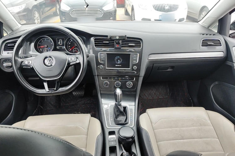 Volkswagen Golf 2017 car image #10