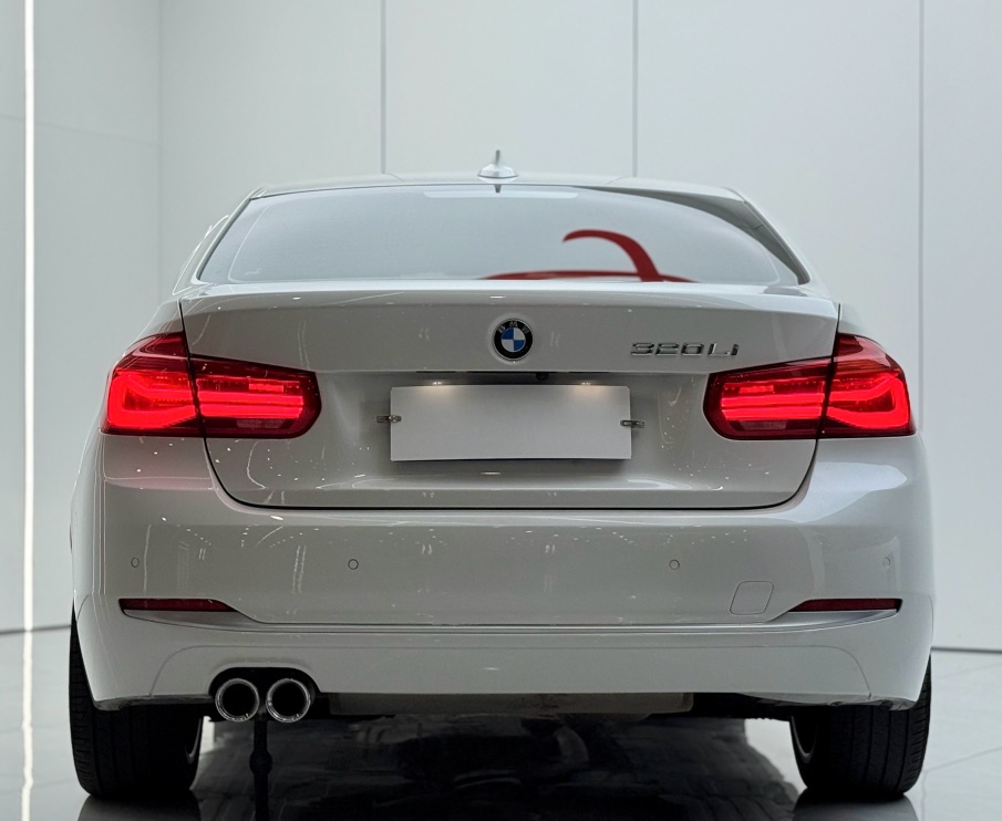 BMW 3 Series 2018 #11 BMW 3 Series 2018 car image #11