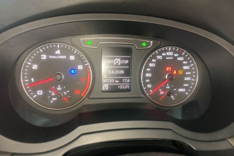Audi Q3 2017 car image #12