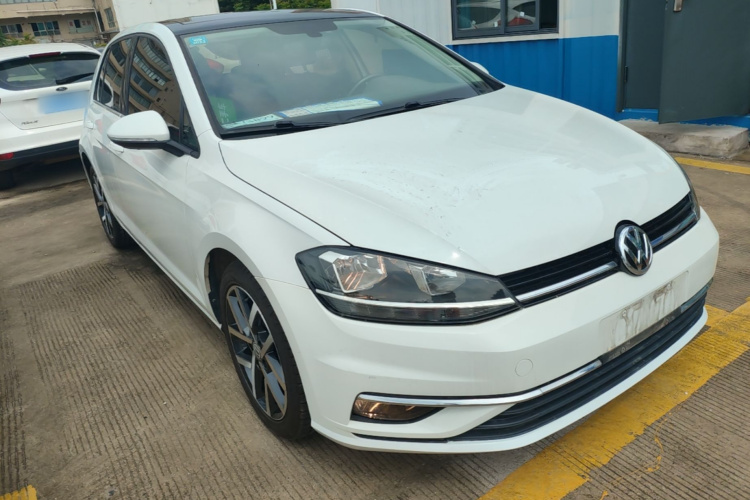 Volkswagen Golf 2020 car image #6